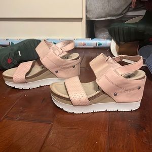 Pink wedges size 7.5 barely worn